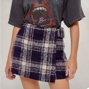 Urban Outfitters Navy plaid Mini Skirt Size Medium NWT